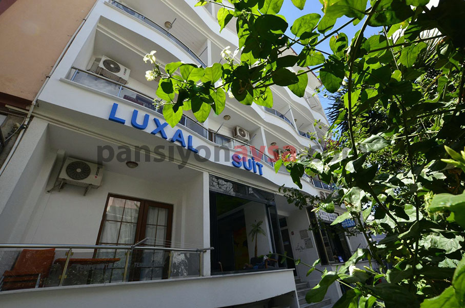 Lüxal Suit