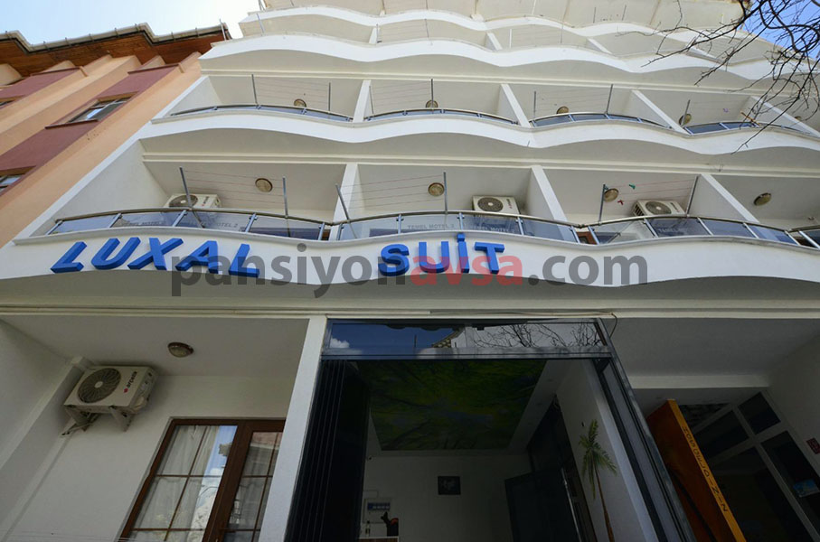 Lüxal Suit